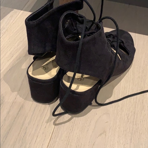 Lace up heel - Picture 3 of 4